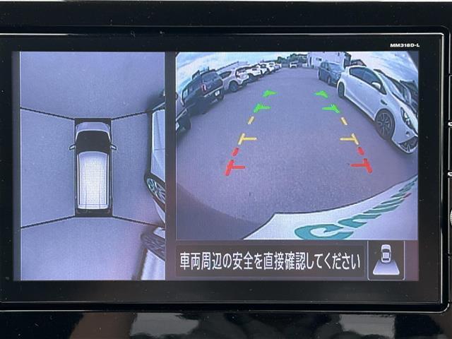 【アラウンドビューモニター】まるでクルマを真上から見下ろしたかのような視点で駐車をサポートします！クルマの斜め後ろや真横など、前後左右の4つのカメラの映像が合成されて、モニターに映し出されます。
