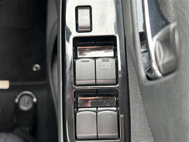 【パワーウインドウ】運転席のスイッチで、各席の窓ガラスの開閉ができます！あると便利ですよね！