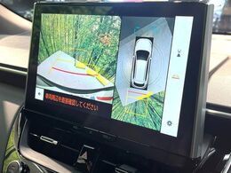 【パノラミックビューモニター】専用のカメラにより、上から見下ろしたような視点で360度クルマの周囲を確認することができます☆死角部分も確認しやすく、狭い場所での切り返しや駐車もスムーズに行えます。