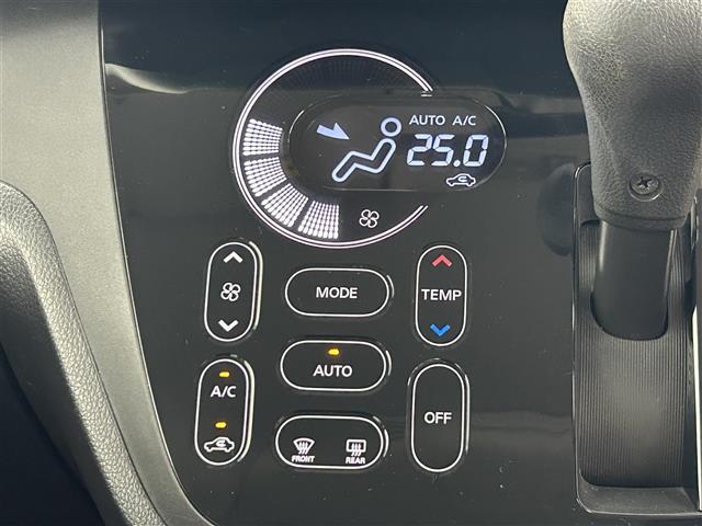【フルオートエアコン】お好みの温度に設定しておくだけで車が風量を自動調整。