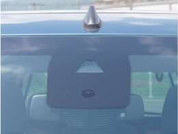 【アクティブセーフティブレーキ】前方の車両や障害物を検知し、ドライバーが回避操作を行わない場合に自動的にブレーキを作動させます。