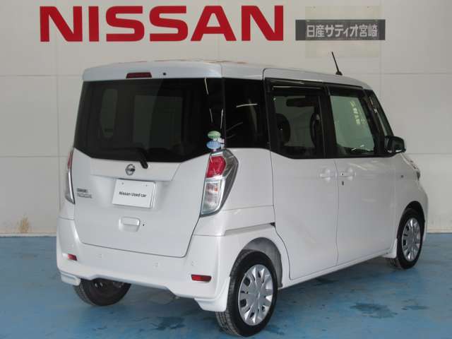 狭い駐車場での乗り降りや荷物の出し入れにとても便利なスライドドア