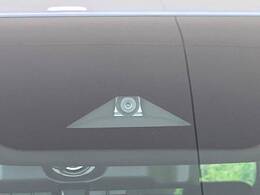 【インテリジェントエマージェンシーブレーキ】フロントカメラで前方の車両や歩行者を検知。衝突しそうな時は衝突被害軽減ブレーキが作動、衝突回避をサポート。より安全にドライブをお楽しみいただけます。