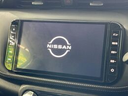 【純正9型ナビ】人気の純正ナビを装備しております。ナビの使いやすさはもちろん、オーディオ機能も充実！キャンプや旅行はもちろん、通勤や買い物など普段のドライブも楽しくなるはず♪