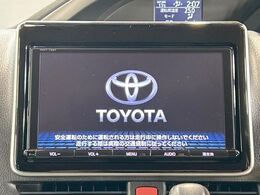 【純正ナビ】人気の純正ナビを装備。オーディオ機能も充実しており、Bluetooth接続すればお持ちのスマホやMP3プレイヤーの音楽を再生可能！毎日の運転がさらに楽しくなります！！