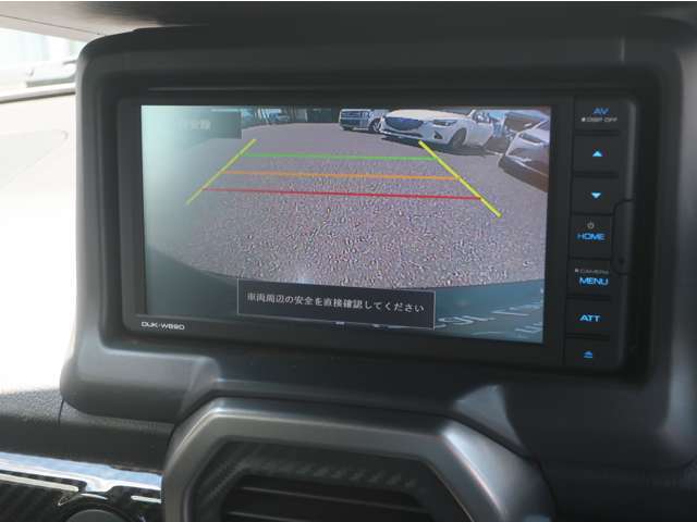 バックモニターで駐車も楽々