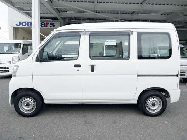 軽自動車から特殊、大型まで多彩な車種を扱っております。気になるお車やお探しのお車がございましたら、一度ご連絡ください。ホームページ　http：//www.jobcars.jp　TEL　072-852-