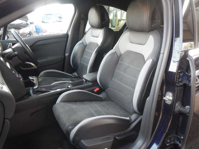 車内は大きなダメージは無く多少の使用感は有りますが、全体的に良い状態が保たれています。