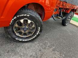 切換4WD☆5MT☆リフトアップ☆14AW☆ウィング開閉式幌☆スマートアシスト☆バンパーガード☆ハードカーゴ製Vツインガード＆ルーフラック＆マッドガード＆シフトノブ☆デジタルインナーミラー☆試乗OK