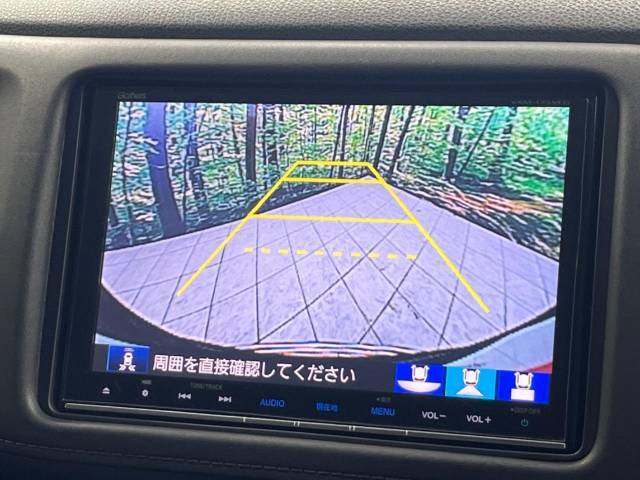 【バックカメラ】駐車時に後方がリアルタイム映像で確認できます。大型商業施設や立体駐車場での駐車時や、夜間のバック時に大活躍！運転スキルに関わらず、今や必須となった装備のひとつです！