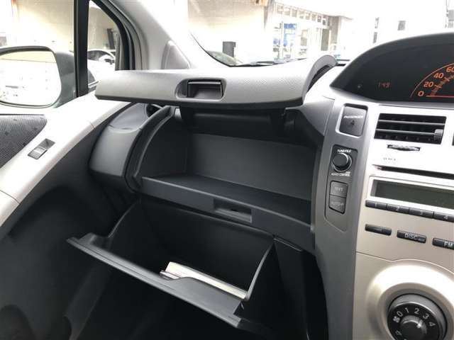 収納スペースがたくさんあります。限られた車内スペースを有効活用できるのも、重要なポイントですね。
