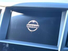 【メーカー純正ナビ】インテリアに溶け込むスタイリッシュな「専用設計」メーカーナビを装備♪視認性や操作性など基本性能にも優れ、より上質なカーライフをお楽しみいただけます。