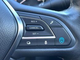 【プロパイロット】高速道路での長距離走行が楽に！！渋滞時と巡回走行のシーンで、アクセル・ブレーキ・ステアリングを自動で制御し、長距離運転の負担を軽減してくれます♪