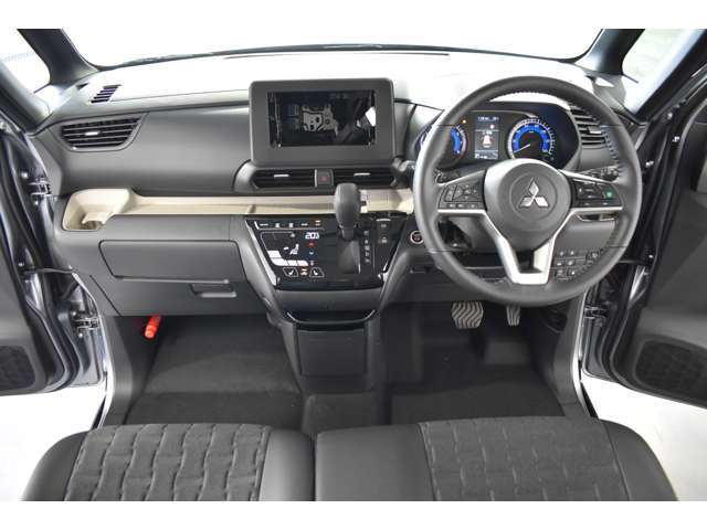 SRSデュアル＋サイド＆カーテン＋運転席ニーエアバック※7個のエアバックを標準装備/EBD機能付ABS/ASC（横滑り防止＆トラクションコントロール）標準装備