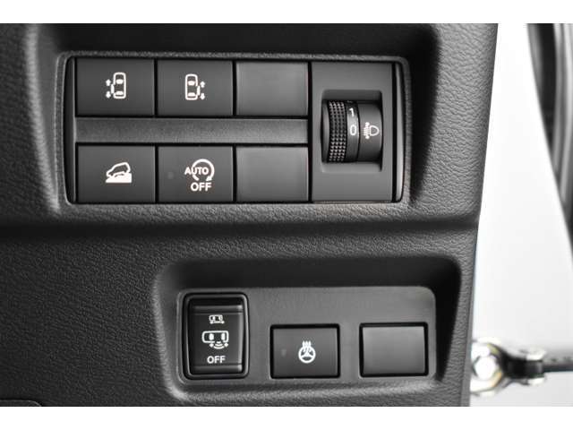 【プレミアム装備】運転席側＆助手席ハンズフリー機能付きオートスライドドア標準装備※両手が塞がっていてもスライドドア下部に足先を入れれば自動で開閉する快適装備です！