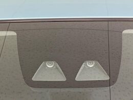 【スマートアシスト】走行中に前方の車両等を認識し、衝突しそうな時は警報とブレーキで衝突回避と被害軽減をアシスト。より安全にドライブをお楽しみいただけます。