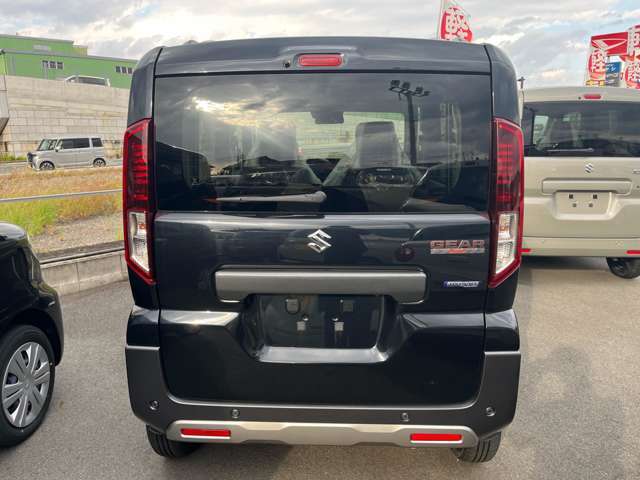 ☆お車についた傷やヘコミ、事故の修理もハヤシにお任せください。自社鈑金工場で修理ができますの安心です☆