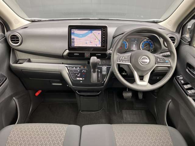 統一感のある広々とした運転席回り