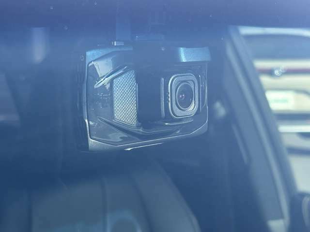 【ドライブレコーダー】映像・音声などの運転中の記録を残します。事故などを起こした起こされた時の証拠になりえますので、もしも時でも安心ですね。