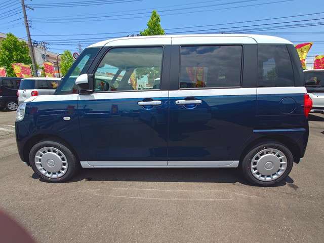 【届出済未使用車とは】自動車の分類では「新車」「中古車」この2種類しかありません。走行距離が100km未満かつ初度登録または初度届出された車両を「届出済未使用車」と呼んでいます。