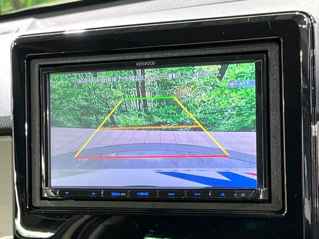 【バックカメラ】駐車時に後方がリアルタイム映像で確認できます。大型商業施設や立体駐車場での駐車時や、夜間のバック時に大活躍！運転スキルに関わらず、今や必須となった装備のひとつです！