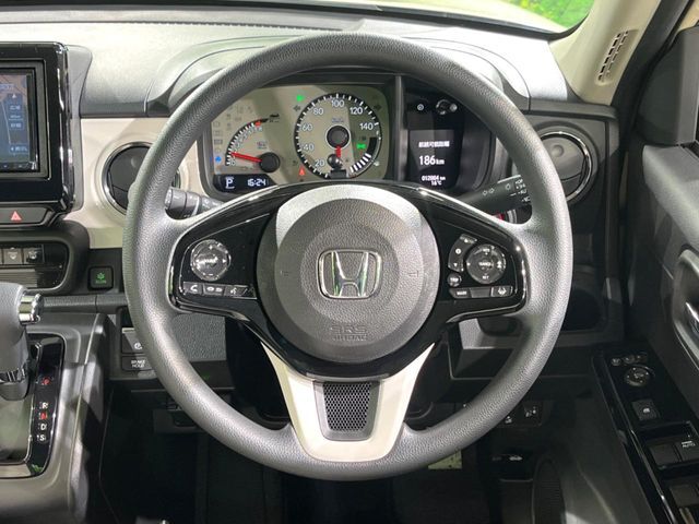 ステアリングも使用感が少なく、きれいな状態となっております♪