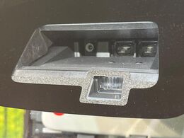 【スズキ　セーフティサポート】走行中に前方の車両等を認識し、衝突しそうな時は警報とブレーキで衝突回避と被害軽減をアシスト。より安全にドライブをお楽しみいただけます。