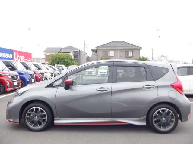内外装およびエンジンル-ムなど専用クリ-ニング致します。車両クリ-ニングのプロが施工致しますので！高品質な1台に蘇りますよ♪（全在庫無料施工）