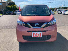 【当店のこだわり】入庫後のお車は選任スタッフによる細部清掃を実施しております。足回り、エンジンルーム、室内、室外を隅々まで綺麗にしております。展示車はピカピカです。全国配送も可能ですのでご相談下さい！