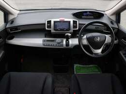 すっきりとしたフリードらしいデザインのダッシュ回り！フロントビューの視認性もよく運転しやすいと思います★