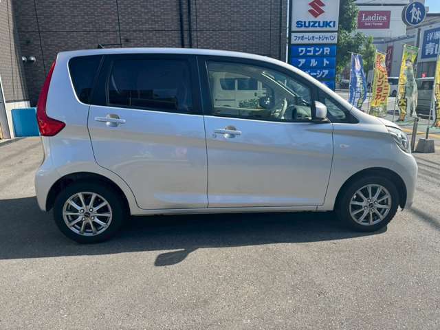 車検や板金などでお車お預かりの際、サービス代車をご用意しております。損害保険対応もしております。