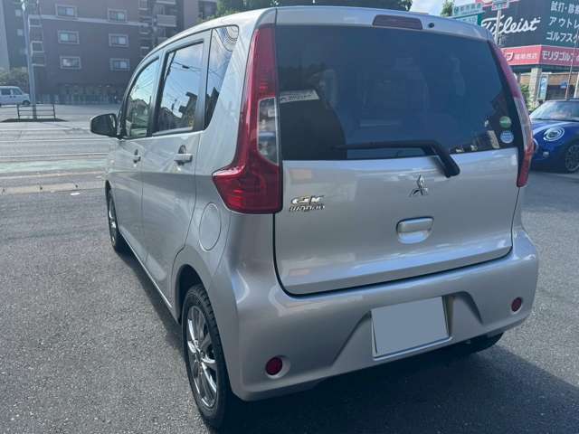 当社の熟練のメカニックが法定整備をいたします。もちろん、ご購入後のアフターサポートもお任せください。