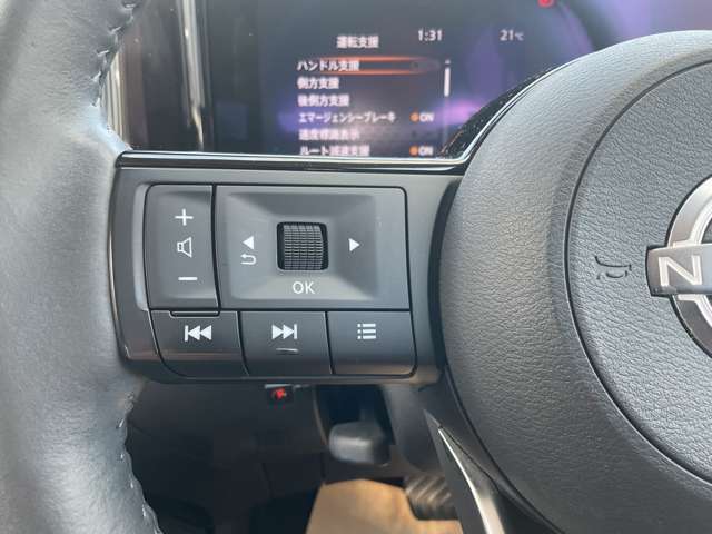 オーディオ等の操作ができるハンドルスイッチ付！手元で操作できるので運転中でも安心です☆