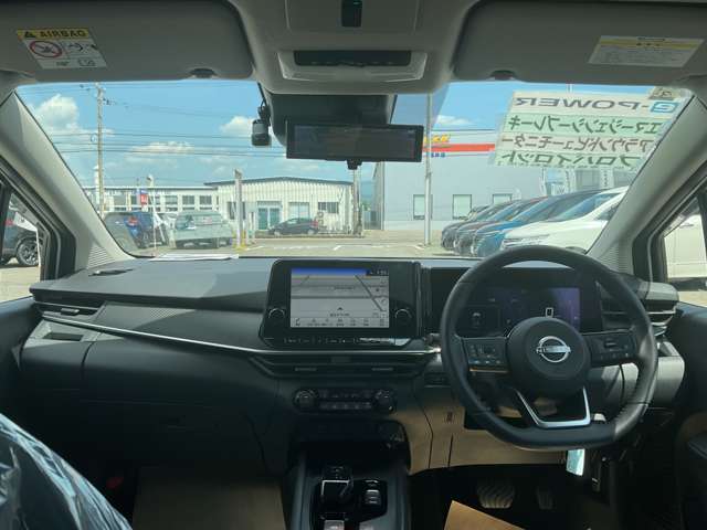 機能的で使いやすい内装になっております！ドリンクホルダーや収納スペースがたくさんあり便利☆