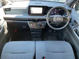 前席内装の全体像です。是非実車をご覧にお越し下さい。