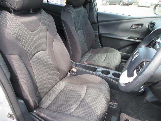 フロントシートも状態良好ですよ。大きな汚れもなく、安心です。座り心地もいいですよ。