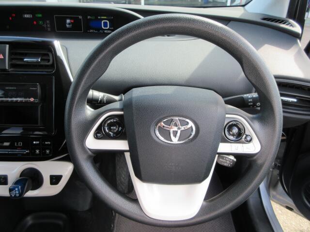 各種スイッチ付きです。話題のプリクラッシュセーフティ搭載。安全運転の強い味方です☆（トヨタ）