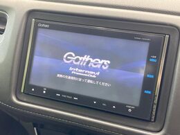 【純正ナビ】人気の純正ナビを装備しております。ナビの使いやすさはもちろん、オーディオ機能も充実！キャンプや旅行はもちろん、通勤や買い物など普段のドライブも楽しくなるはず♪