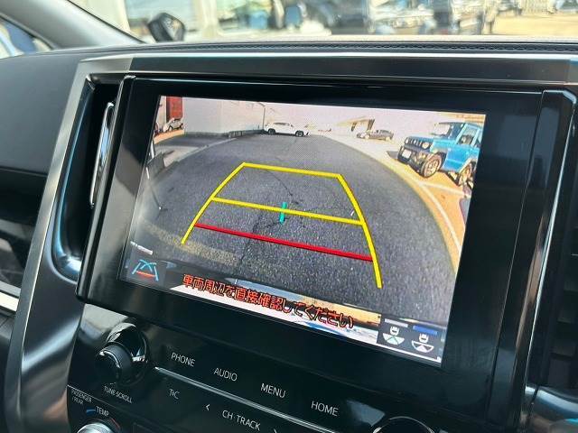 【カラーバックモニター】を装備しております。リアの映像がカラーで映し出されますので日々の駐車も安心安全です。