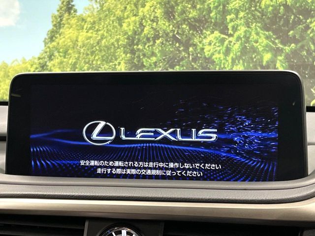 【12.3インチワイドナビ】高級感とインパクトのある大型ワイドナビを装備。各種オーディオ操作はもちろん、横長ワイド画面でのマップ2分割表示など、利便性も高いナビです♪
