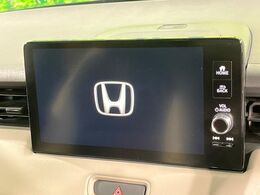 【メーカー純正ナビ】インテリアに溶け込むスタイリッシュな「専用設計」メーカー9インチナビを装備♪視認性や操作性など基本性能にも優れ、より上質なカーライフをお楽しみいただけます。