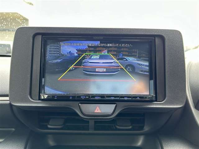 しっかりと後方が見えますので安心して車庫入れできますよ。