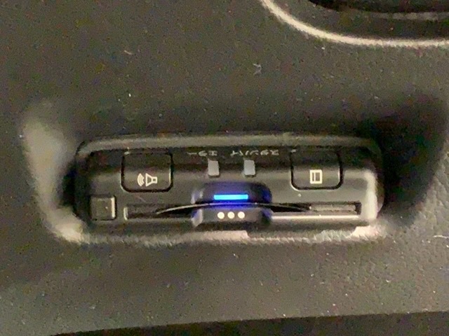 いまや快適なカーライフに欠かせないETCが付いています。