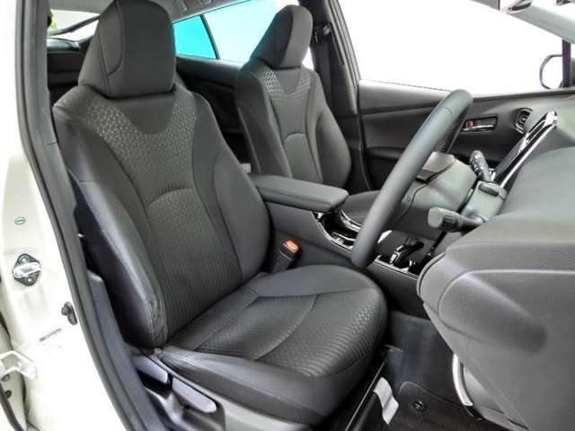 運転席シートです。フィット感が有り座り心地の良いシートです。