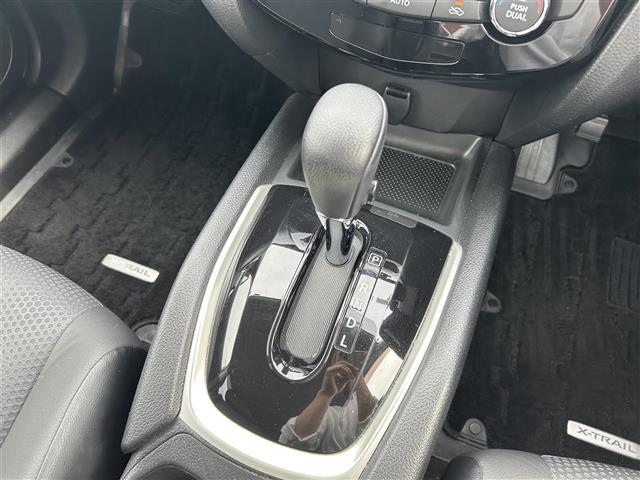 気になる車はすぐにお問い合わせください！画面右側の0066から始まる無料ダイヤルからお問い合わせ下さい！専門スタッフがお車のご質問にお答えいたします！
