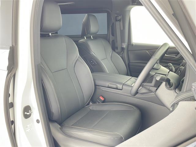 【運転席】座り心地が良いシートなので長時間の運転でも快適にお過ごしいただけます。新品のフロアマットのご注文も可能です。掲載箇所以外にご希望の写真がございましたらお気軽にお問い合わせ下さい。