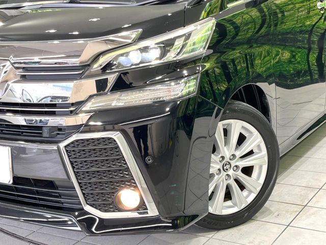 【LEDヘッドライト】悪天候や夜間走行時も良好な視界を確保し安心して運転できる高輝度LEDヘッドライトを装備！点灯速度が早く、消費電力も抑えられています。
