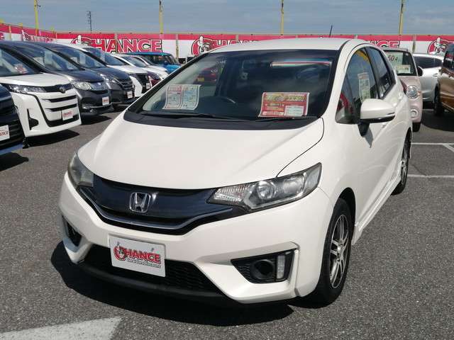 魅力的な車を多数展示してあります。是非、ご来店してください。