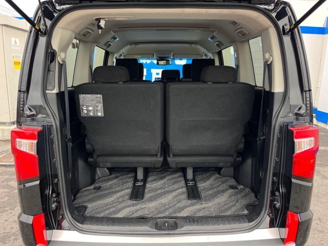 普段のお買い物や通勤、送迎等に十分な荷室スペースを確保しております。セカンドシートを倒すと、大きな荷物の積載も可能です♪