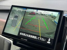 【マルチアラウンドモニター】専用のカメラにより、上から見下ろしたような視点で360度クルマの周囲を確認することができます☆死角部分も確認しやすく、狭い場所での切り返しや駐車もスムーズに行えます。